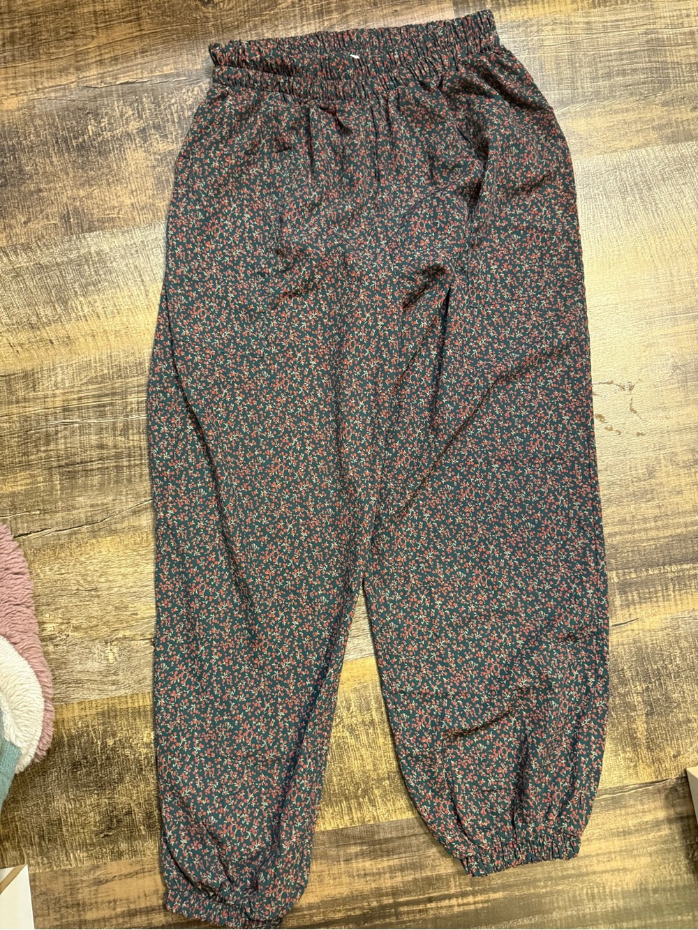 BUCKETLIST Green Floral Elastic Waist Jogger Pants